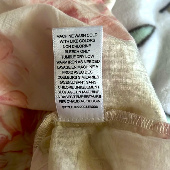 NWT La Vie by Rebecca Taylor Floral Peonies Top. - Picture 6 of 7